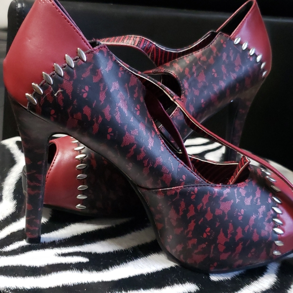 TUK heels